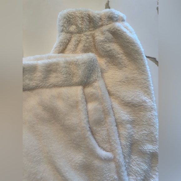 Off White Plush Pajama Set - Sz S - Picture 12 of 13